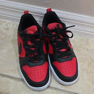 5.5 YOUTH Size-Nike Court Borough Red and Black 👟